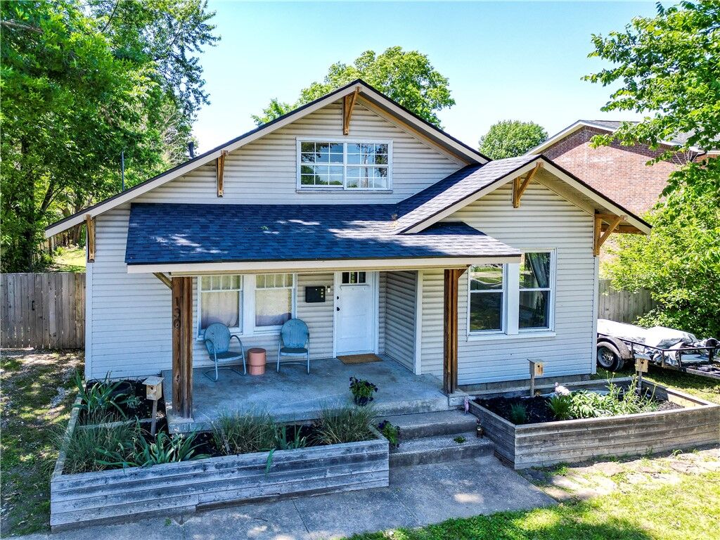 Property Photo:  130 Pleasant Street  AR 72764 