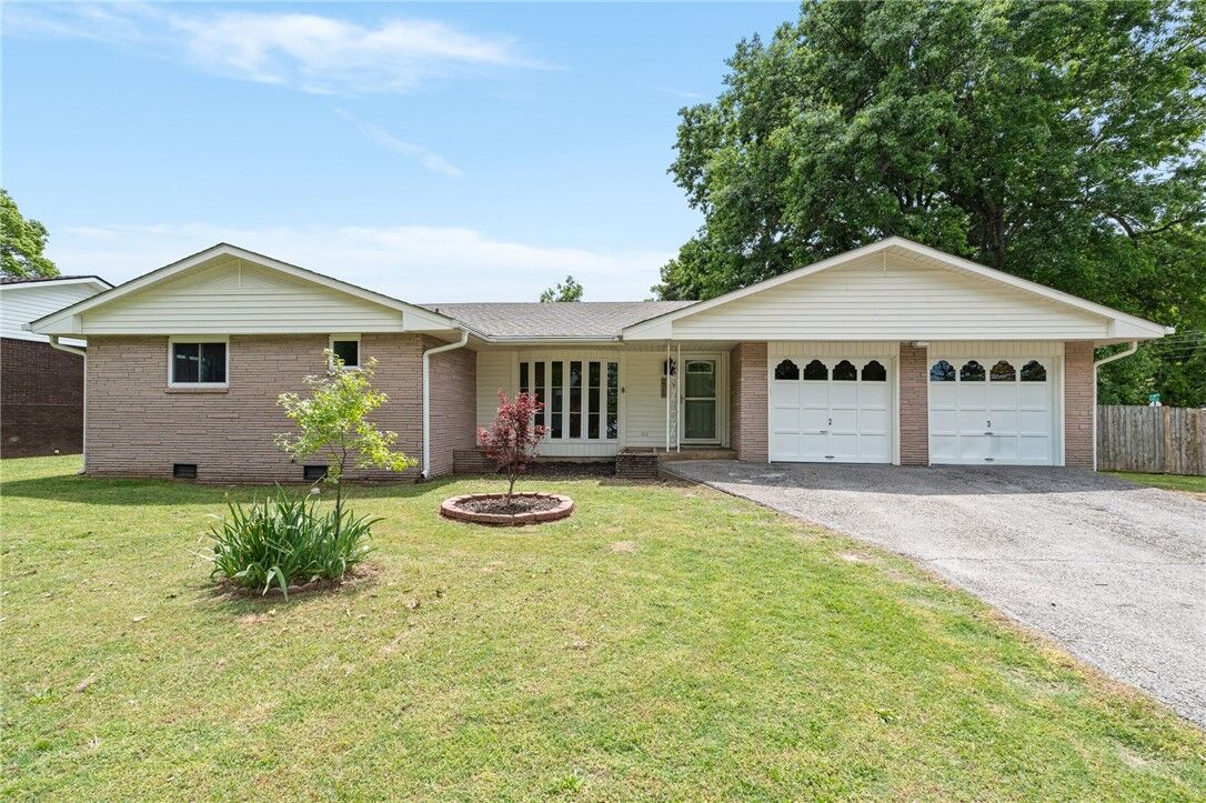 Property Photo: 420 W Eliff Street AR 72761