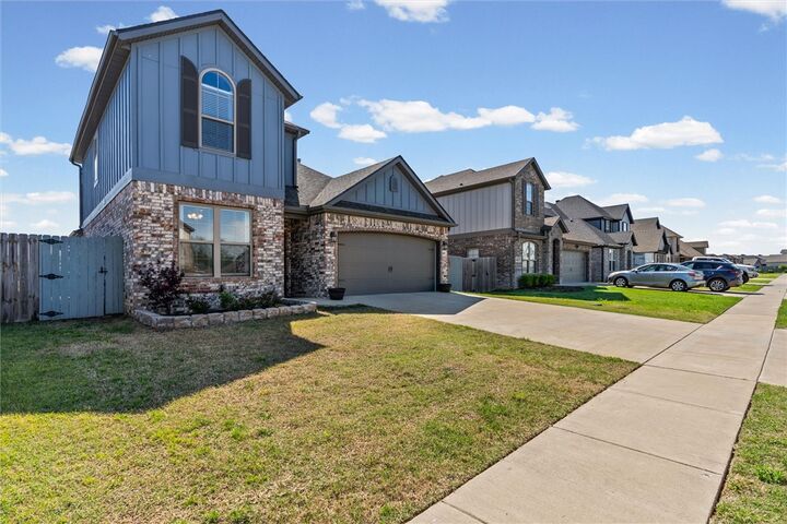 Property Photo:  1501 Canal Street  AR 72745 