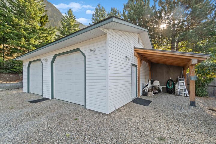 Property Photo: 760 Mobley Road BC V0E 2X1