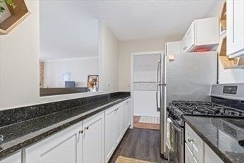 Property Photo: 9 Hawthorne Place 10P MA 02114