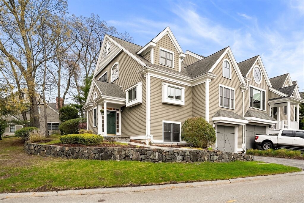 Property Photo:  127 Johnson Woods Dr 127  MA 01867 