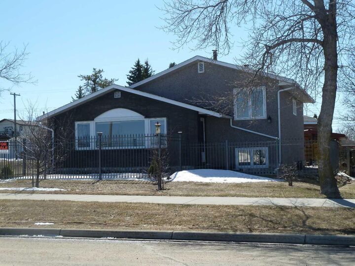 Property Photo: 10417 Churchill Drive AB T0A 2C0