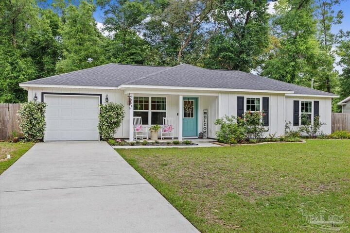 Property Photo:  5618 Riviera Dr  FL 32583 