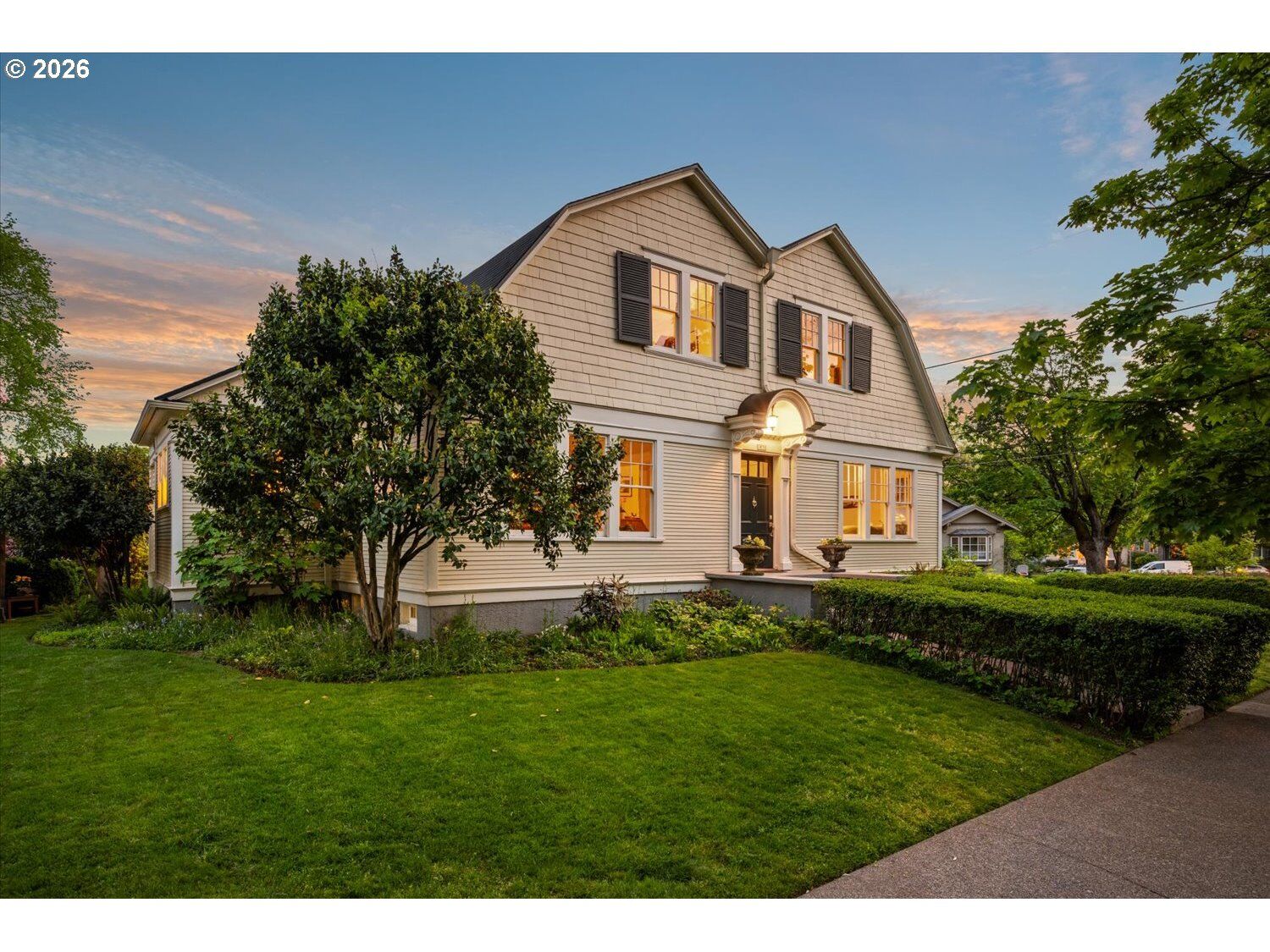 Property Photo:  1838 SE Harrison St  OR 97214 