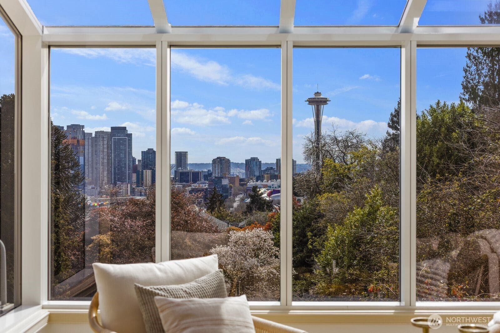 Property Photo:  1231  5th Avenue N 302  WA 98109 