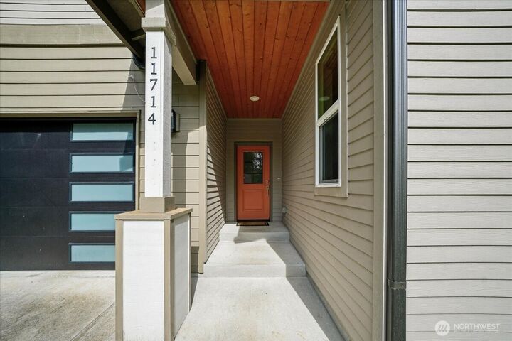 Property Photo:  11714  Lake Place  WA 98303 