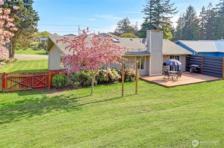 Property Photo:  2180  Westwood Place  WA 98277 