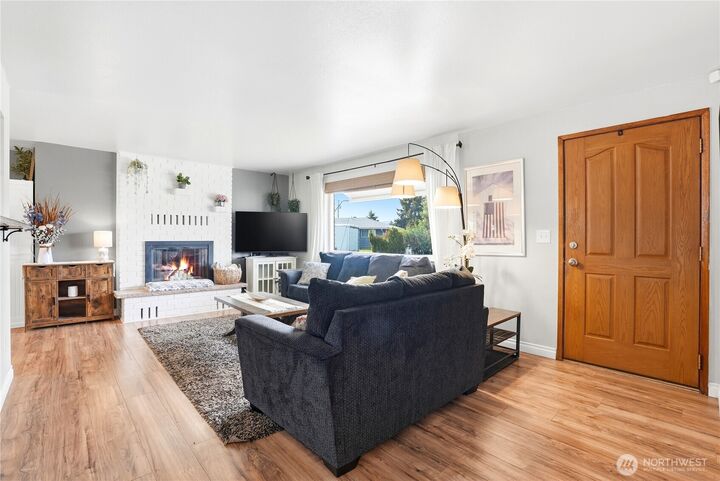 Property Photo:  4905  Bristol Way  WA 98908 
