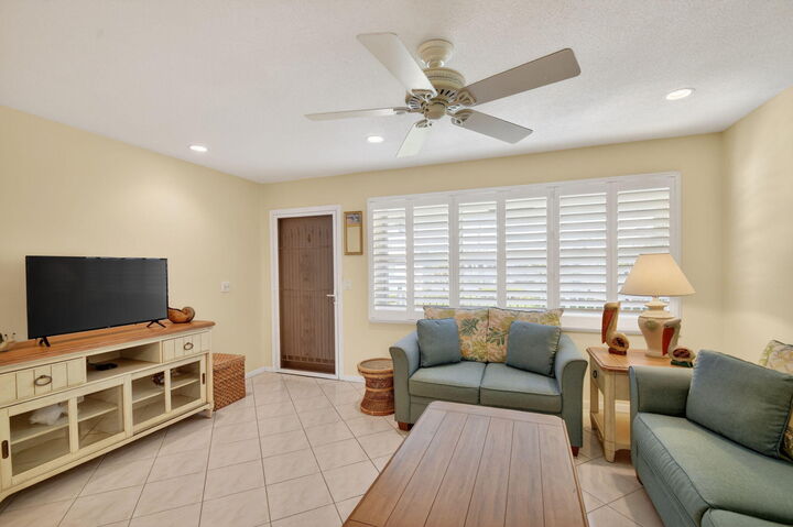 Property Photo:  600 Horizon W 207  FL 33435 