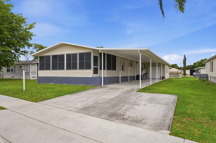 Property Photo:  1500 SW 65th Avenue  FL 33428 