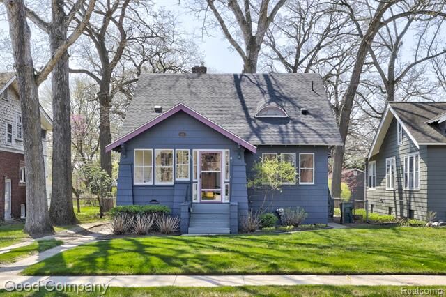 Property Photo:  923 W 11 Mile Road  MI 48067 