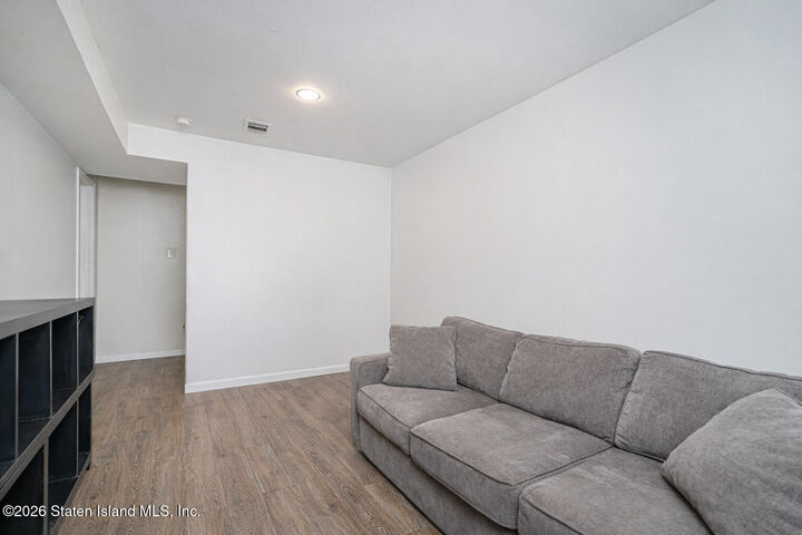 Property Photo:  650 Ilyssa Way  NY 10312 
