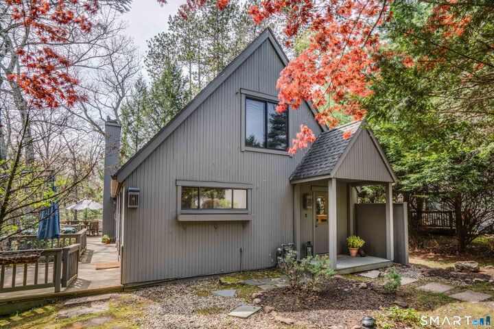 Property Photo:  3 Jay Court 3  CT 06001 