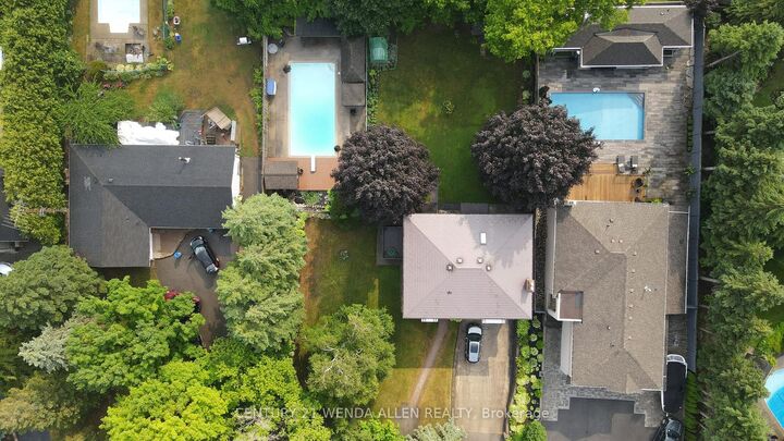 Property Photo: 1873 Woodview Avenue ON L1V 1L5