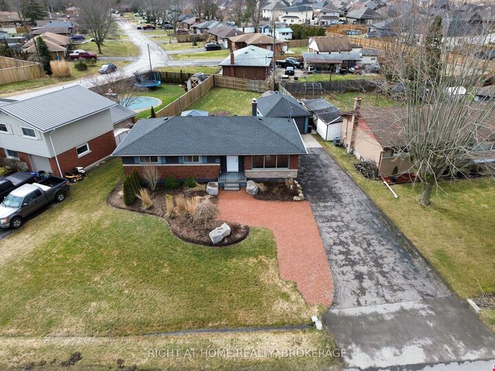 Property Photo: 105 Glenwood Parkway ON L3B 5M7