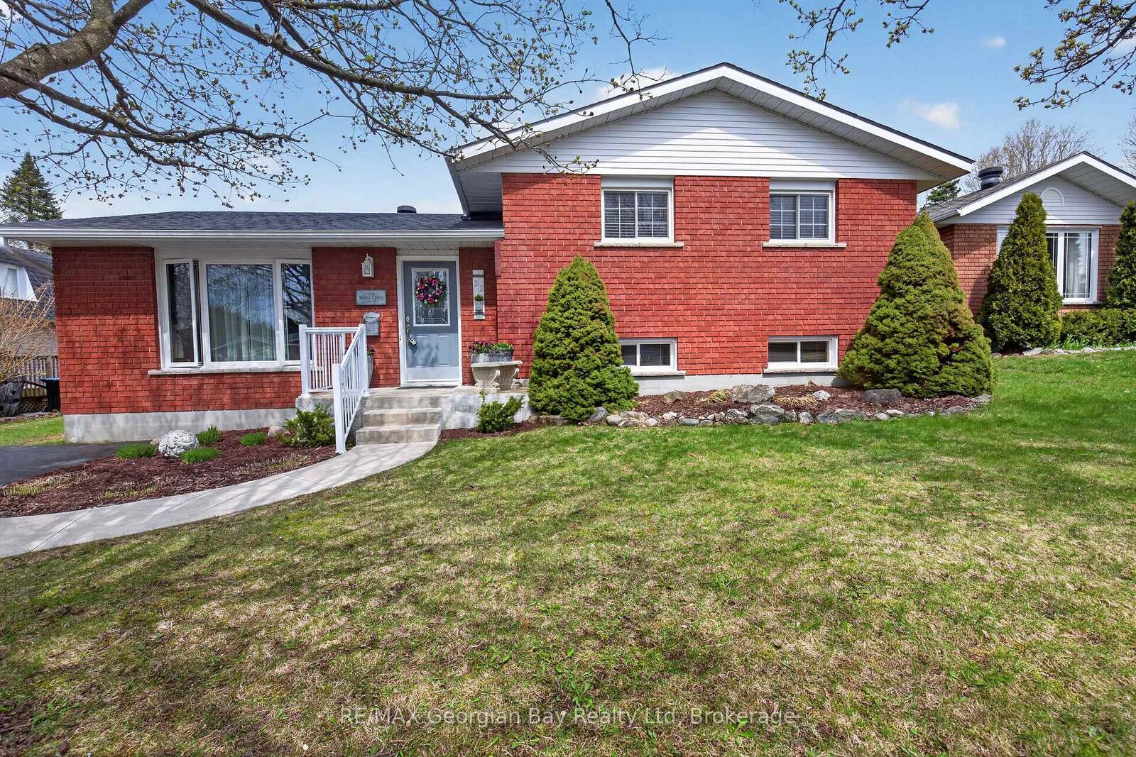 Property Photo: 32 Bonaventure Place ON L9M 1J3