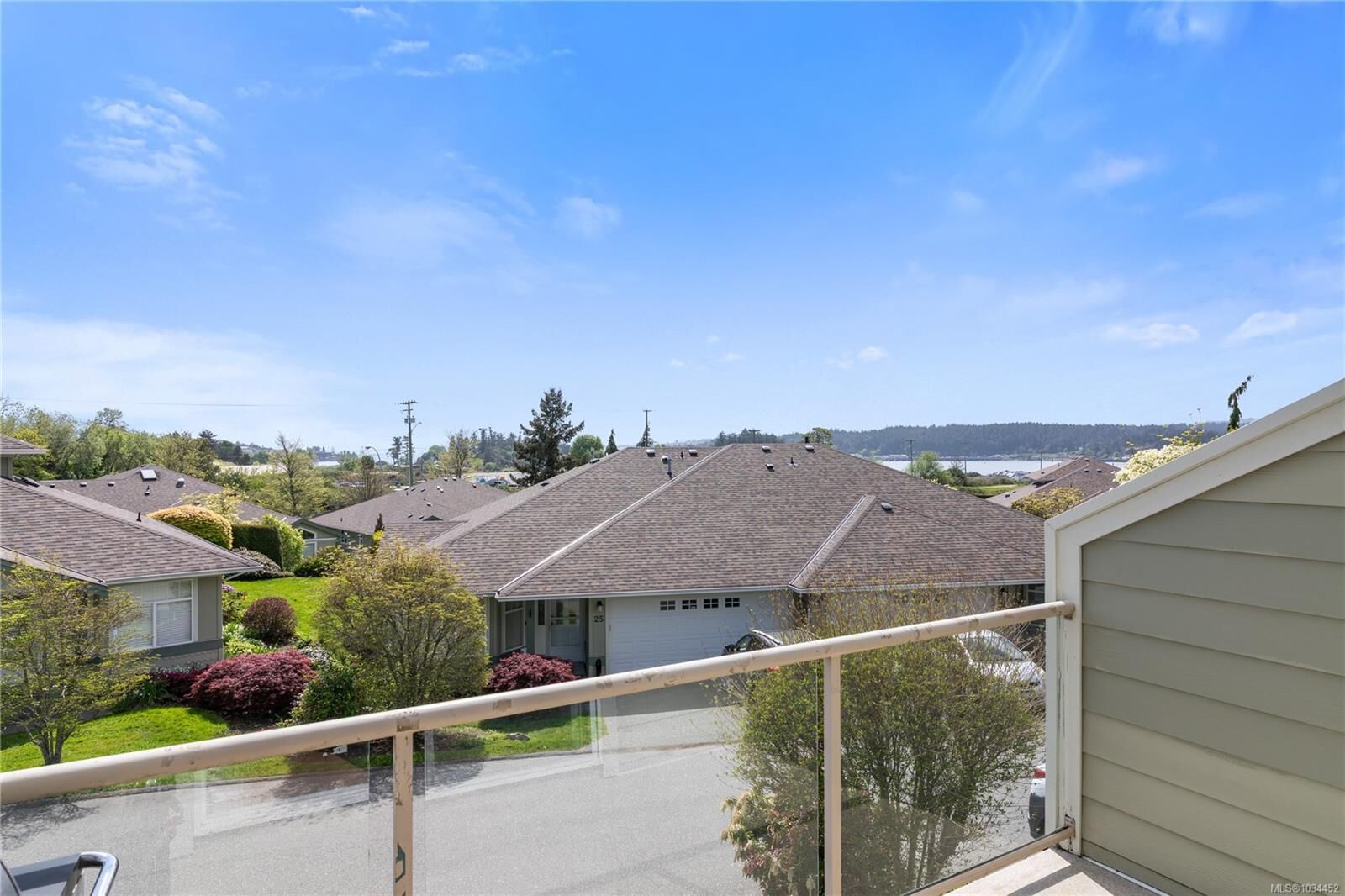 Property Photo:  126 Hallowell Rd 22  BC V9A 7K2 