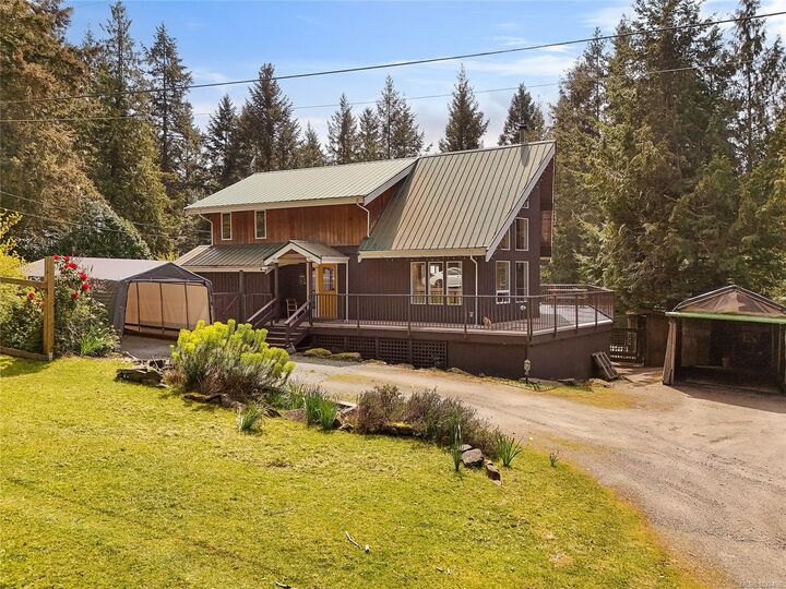 Property Photo: 412 Wood Dale Dr BC V0N 2J2
