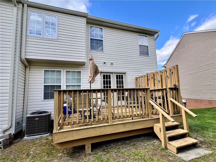 Property Photo: 117 Horizon Dr PA 15146