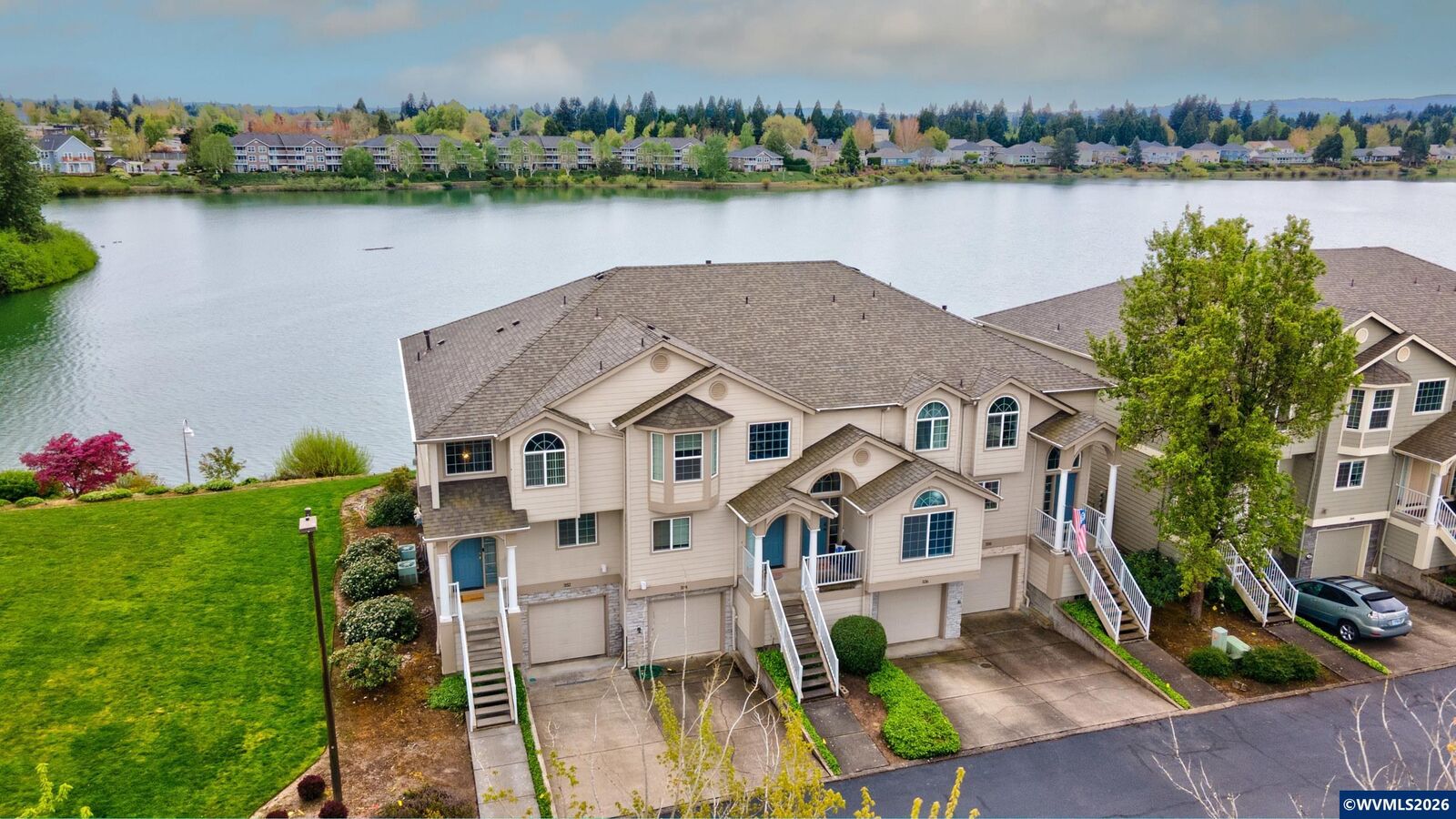 Property Photo: 332 Crystal Springs Ln N OR 97303