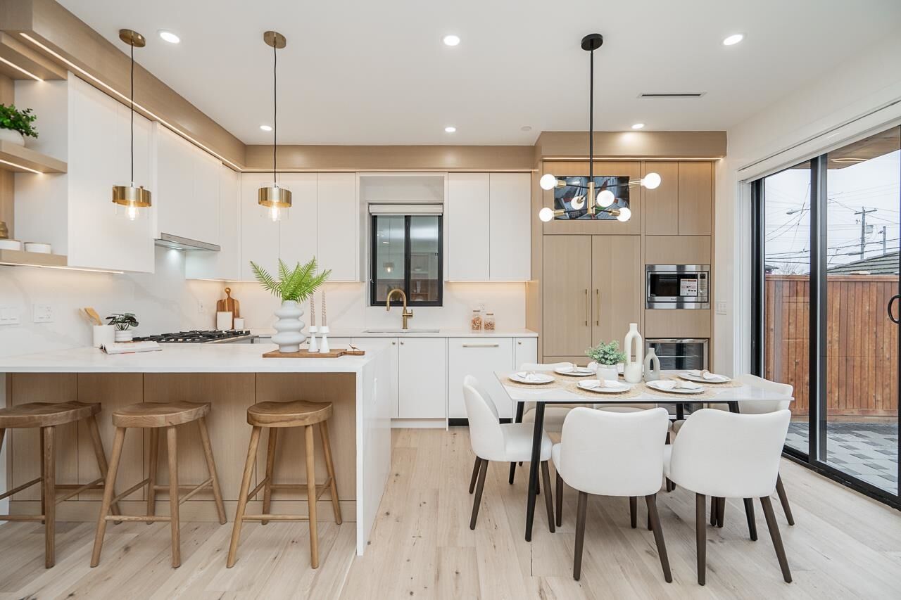 Property Photo:  150 E 51st Avenue 2  BC V5X 1C3 