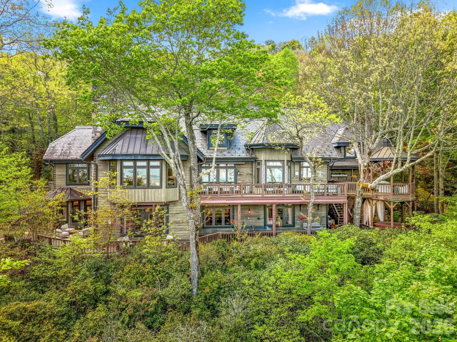 Property Photo:  1052 Toxaway Drive  NC 28747 