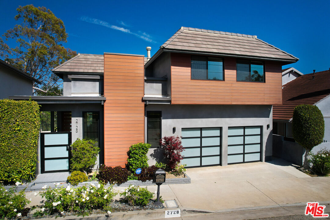 Property Photo:  2728 Angelo Dr  CA 90077 