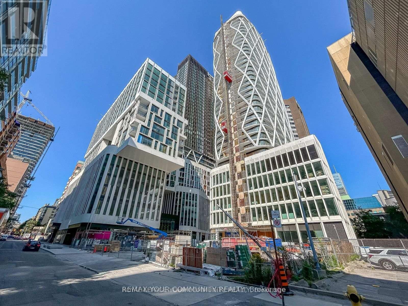 Property Photo:  238 Simcoe Street 2001  ON M5T 0E2 