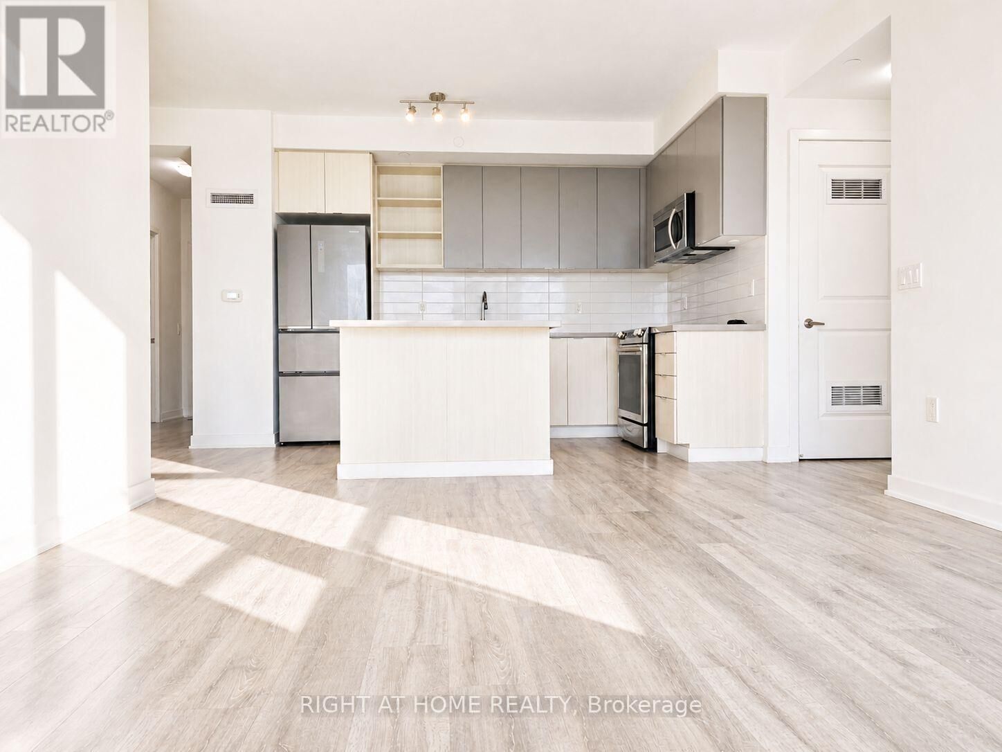 Property Photo:  4677 Glen Erin Drive 709  ON L5M 2E3 