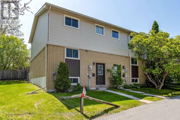 Property Photo:  233 Innisfil Street 4  ON L4N 3E9 