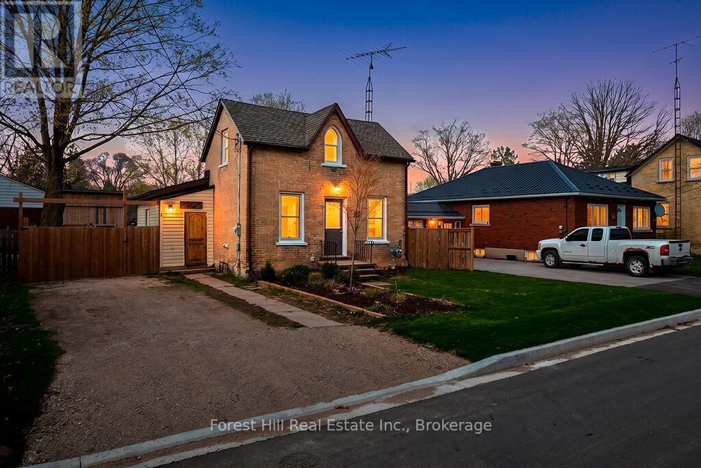 Property Photo:  66 3rd Street Southwest  ON N0G 1L0 