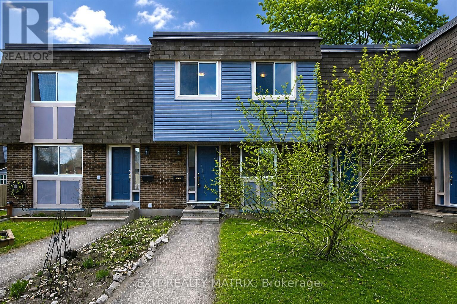 Property Photo:  2988 Fairlea Crescent  ON K1V 8T7 