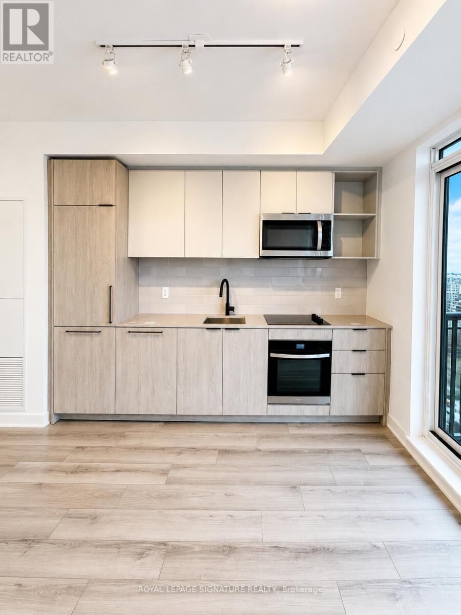 Property Photo:  1185 Dupont Street 1511  ON M6H 0G5 