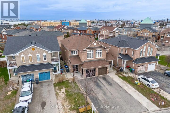 Property Photo:  803 Khan Crescent  ON L5V 2R2 