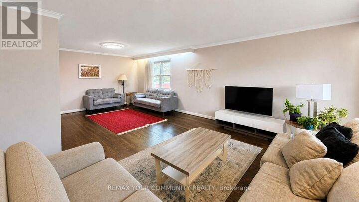 Property Photo:  7 Digby Court Main  ON M2R 2X5 
