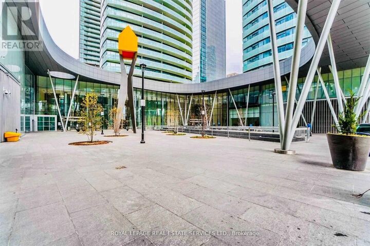Property Photo:  14 York Street East 1909  ON M5J 0B1 