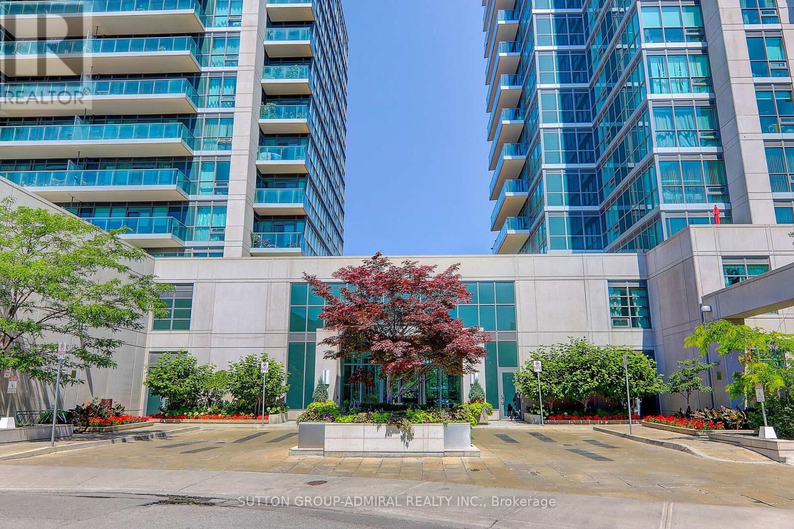 Property Photo:  35 Brian Peck Crescent 1413  ON M4G 0A5 