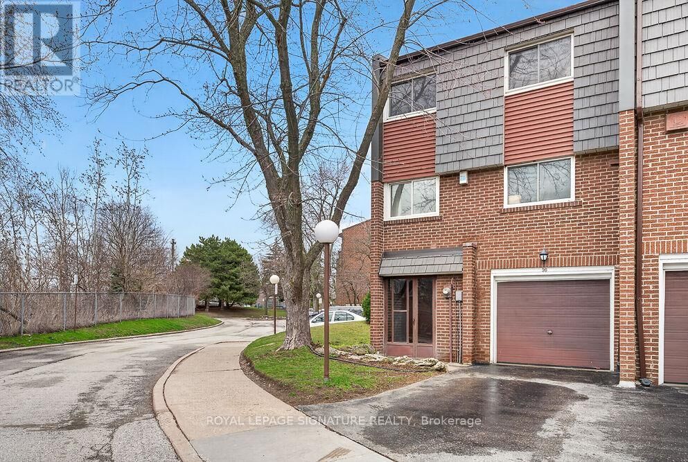 Property Photo:  36 Vicora Link Way  ON M3C 1B1 
