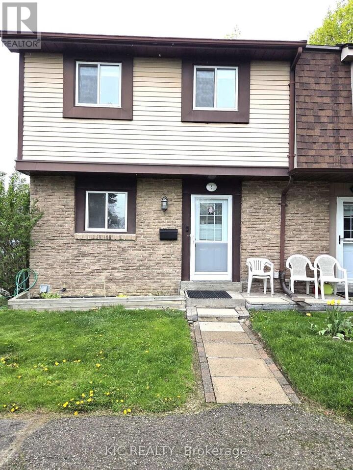 Property Photo:  93 Hansen Road North 6  ON L6V 3C8 