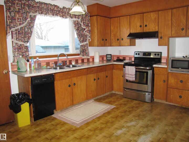 Photo de la propriété:  6832 83 Avenue NW  AB T6B 0G5 