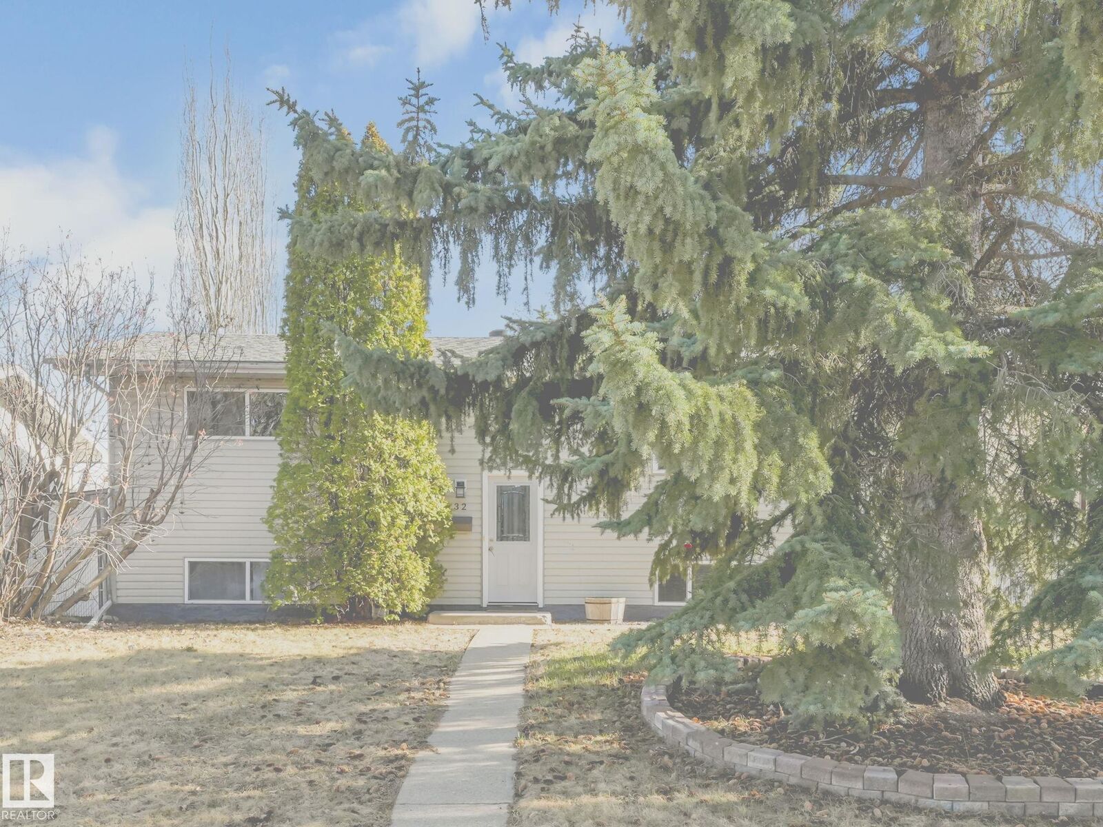 Property Photo:  32 Manor Drive  AB T7X 2G8 