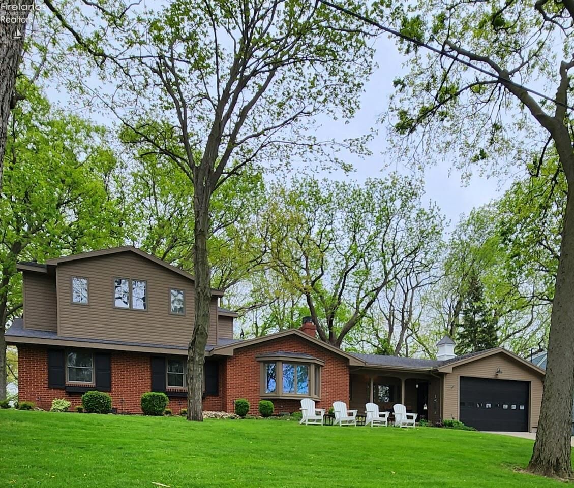 Property Photo:  1949 N Carriage Lane  OH 43452 