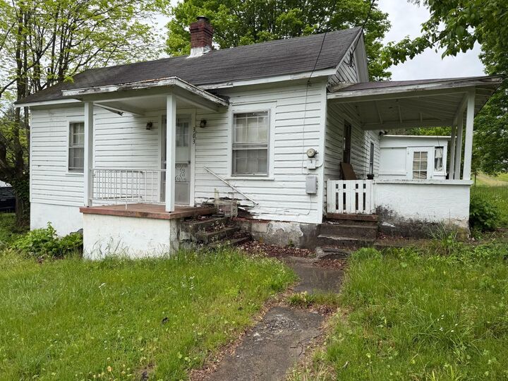 Property Photo: 357 Washington St Street WV 24910