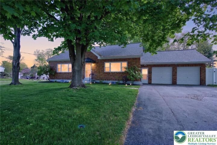 Property Photo:  1445 Springhouse Road  PA 18104 