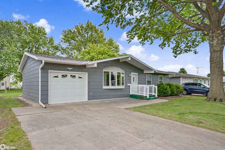 Property Photo: 710 Broadway Street IA 52655