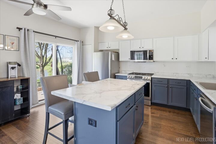 Property Photo:  432 Landmark Avenue  IL 60560 