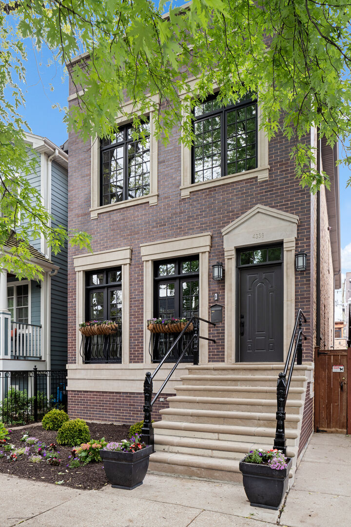 Property Photo:  4336 N Claremont Avenue  IL 60618 