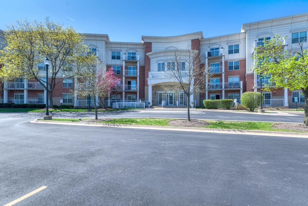 Property Photo:  601 W Rand Road 106  IL 60004 