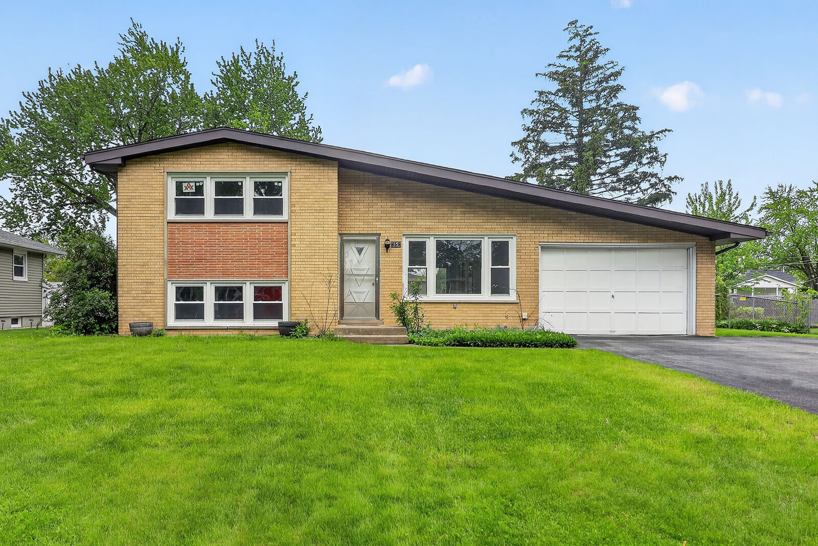 Property Photo: 15 W 56th Street IL 60559
